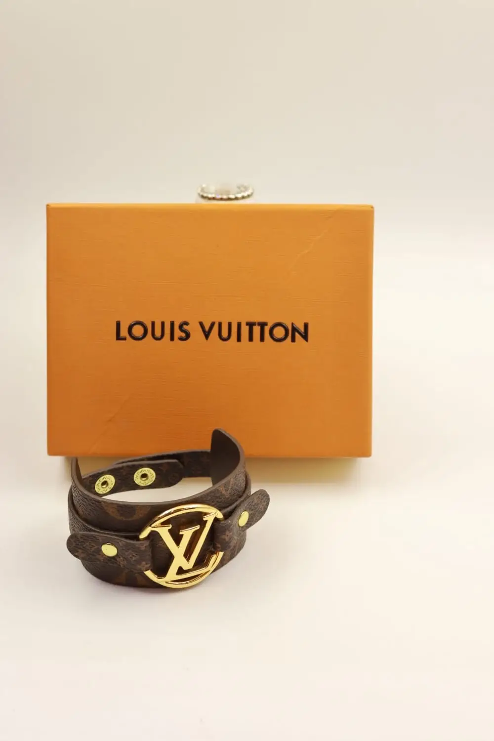LOUIS VUITTON Circle Bracelet Black Leather — view 1